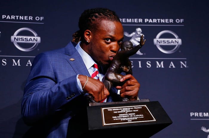 Derrick Henry wins the Heisman Trophy in 2015
